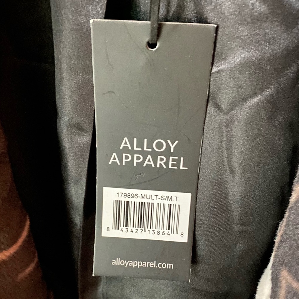 Tall Alloy Apparel Faux fur coat S/M - Picture 11 of 13